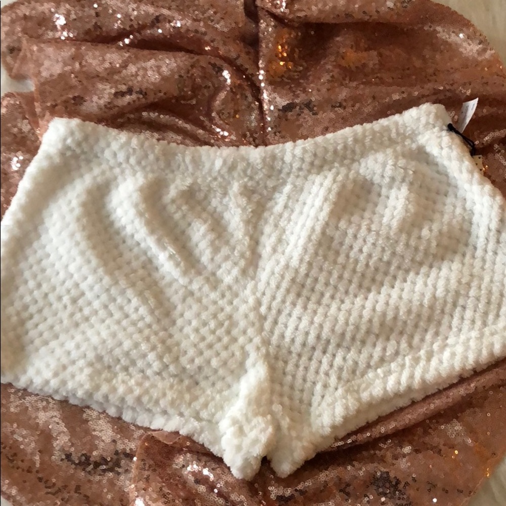 FOREVER 21 White Cozy Shorts